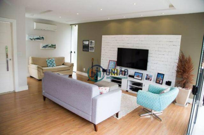 Imagem Casa com 3 Quartos à Venda, 350 m² em Pendotiba - Niterói