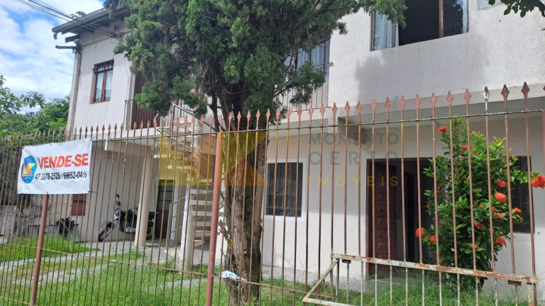 Imagem Casa com 6 Quartos à Venda, 200 m² em Valparaíso - Blumenau Imagem Casa com 6 Quartos à Venda, 200 m² em Valparaíso - Blumenau