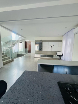 Imagem Sobrado com 4 Quartos à Venda, 688 m² em Santa Regina - Camboriú