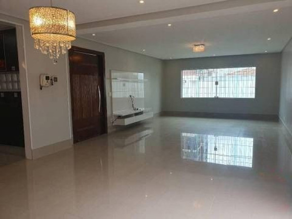 Casa com 3 Quartos para Alugar, 220 m² em Campestre - Santo André