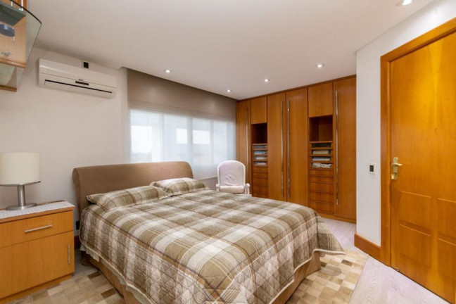 Imagem Casa com 5 Quartos à Venda, 621 m² em Santa Felicidade - Curitiba Imagem Casa com 5 Quartos à Venda, 621 m² em Santa Felicidade - Curitiba