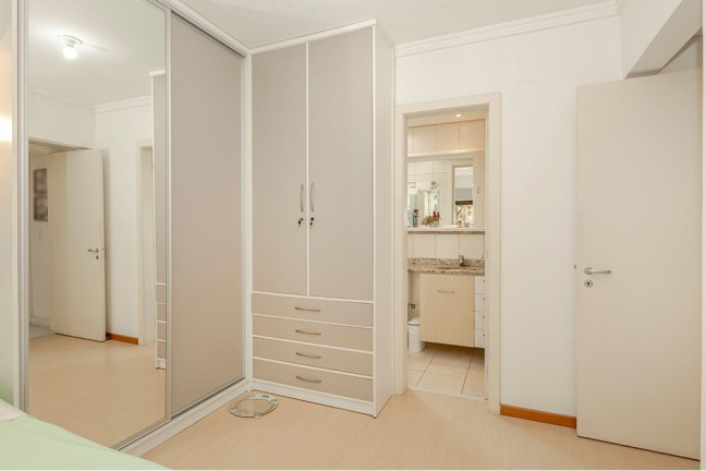 Imagem Imóvel com 2 Quartos à Venda, 79 m² em Petrópolis - Porto Alegre Imagem Imóvel com 2 Quartos à Venda, 79 m² em Petrópolis - Porto Alegre