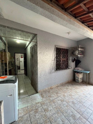 Imagem Casa com 4 Quartos à Venda, 247 m² em Maraponga - Fortaleza Imagem Casa com 4 Quartos à Venda, 247 m² em Maraponga - Fortaleza