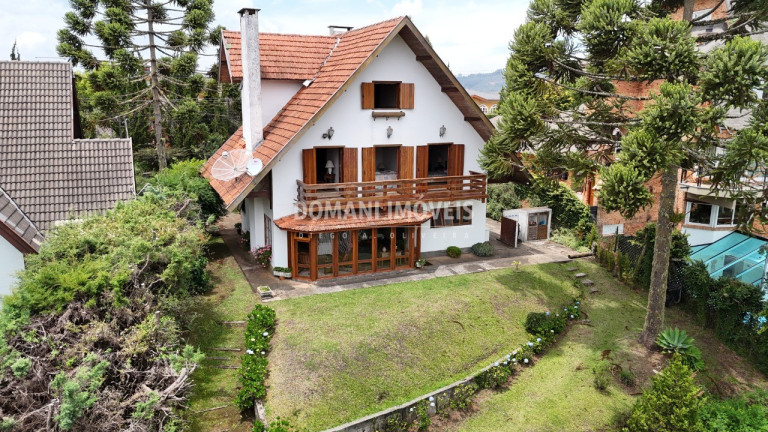 Imagem Casa com 4 Quartos à Venda, 248 m² em Região Do Alto Do Capivari - Campos Do Jordão Imagem Casa com 4 Quartos à Venda, 248 m² em Região Do Alto Do Capivari - Campos Do Jordão