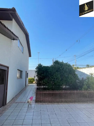Imagem Sobrado com 3 Quartos à Venda, 267 m² em Guabirotuba - Curitiba
