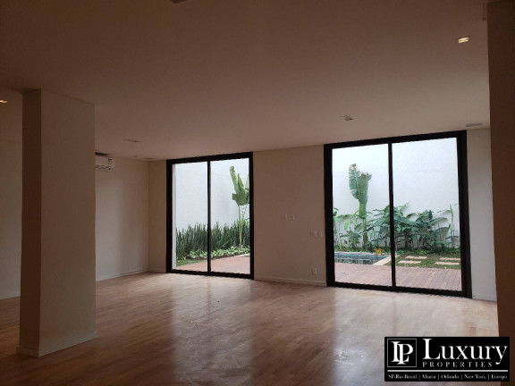 Imagem Casa com 4 Quartos à Venda, em Jardim Europa - São Paulo Imagem Casa com 4 Quartos à Venda, em Jardim Europa - São Paulo
