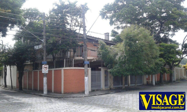 Casa com 3 Quartos à Venda,  em Jd. Siesta - Jacareí