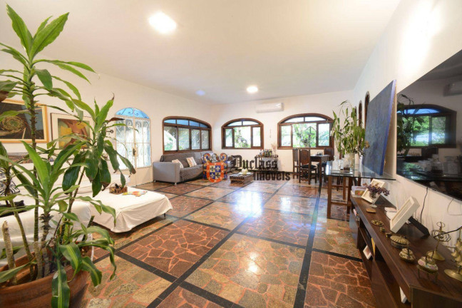 Imagem Casa com 6 Quartos à Venda, 259 m² em Centro - Peruíbe Imagem Casa com 6 Quartos à Venda, 259 m² em Centro - Peruíbe