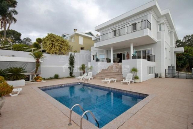 Casa com 9 Quartos à Venda, 780 m² em Alphaville - Santana De Parnaíba