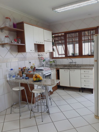 Imagem Sobrado com 3 Quartos à Venda, 196 m² em São José - Santa Maria