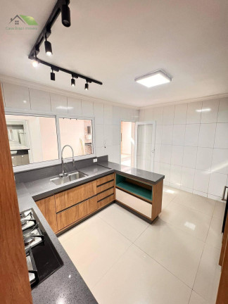 Imagem Casa de Condomínio com 3 Quartos à Venda, 205 m²