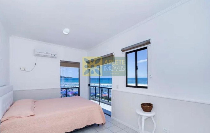Imagem Casa com 6 Quartos para Alugar ou Temporada, 305 m² em Bombas - Bombinhas
