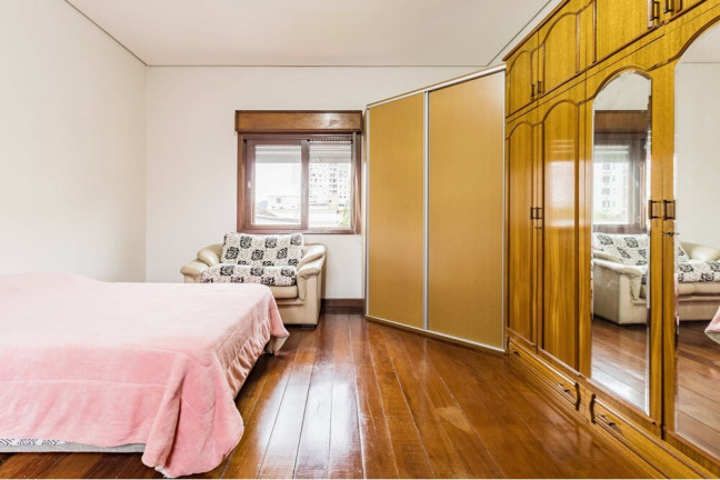 Imagem Casa com 3 Quartos à Venda, 200 m² em Santana - Porto Alegre Imagem Casa com 3 Quartos à Venda, 200 m² em Santana - Porto Alegre