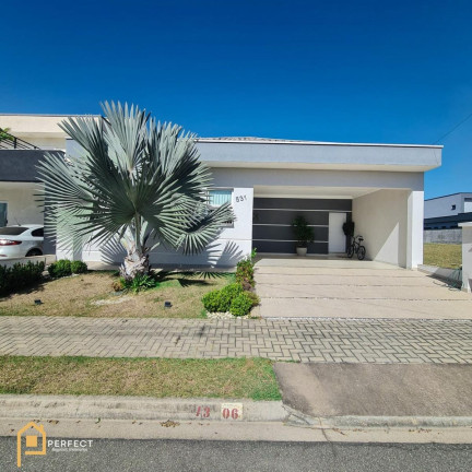 Casa com 1 Quarto à Venda, 180 m² em Piracangaguá - Taubaté