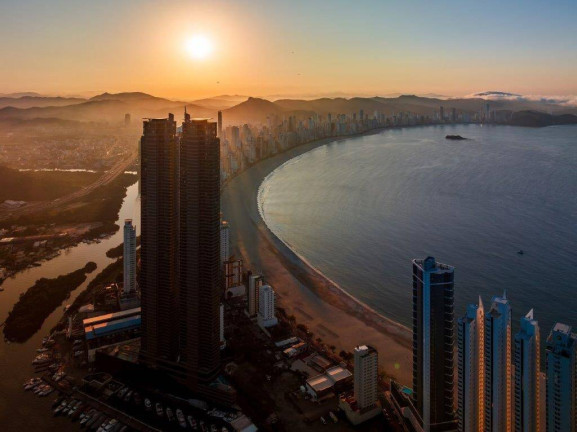 Imagem Apartamento com 4 Quartos à Venda, 261 m² em Centro - Balneário Camboriú Imagem Apartamento com 4 Quartos à Venda, 261 m² em Centro - Balneário Camboriú