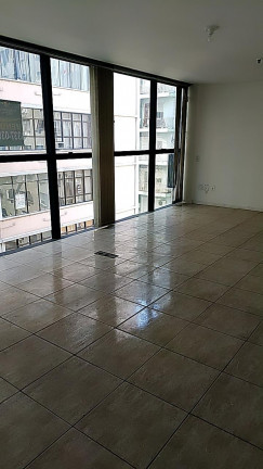 Imagem Sala Comercial à Venda, 32 m² em Centro Histórico - Porto Alegre Imagem Sala Comercial à Venda, 32 m² em Centro Histórico - Porto Alegre