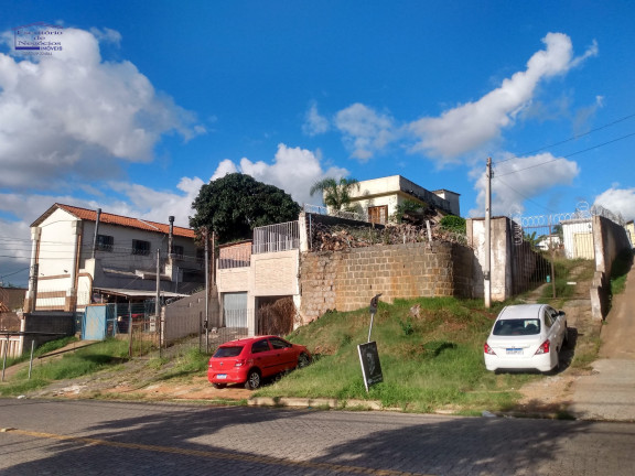 Imagem Terreno à Venda, 715 m² em Medianeira - Porto Alegre Imagem Terreno à Venda, 715 m² em Medianeira - Porto Alegre