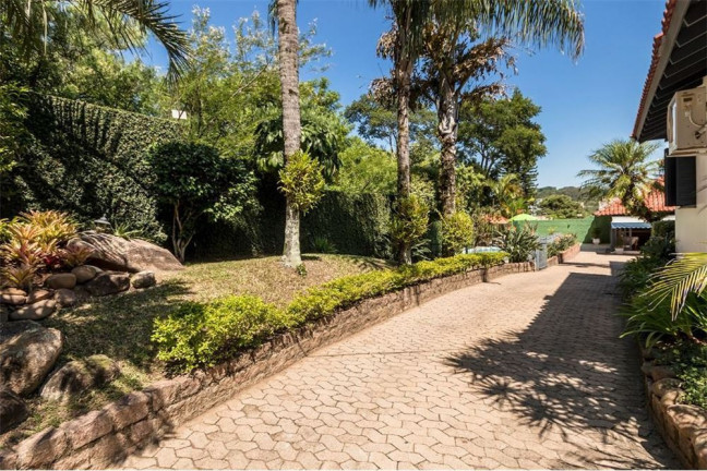 Imagem Casa com 4 Quartos à Venda, 525 m² em Jardim Sabará - Porto Alegre Imagem Casa com 4 Quartos à Venda, 525 m² em Jardim Sabará - Porto Alegre