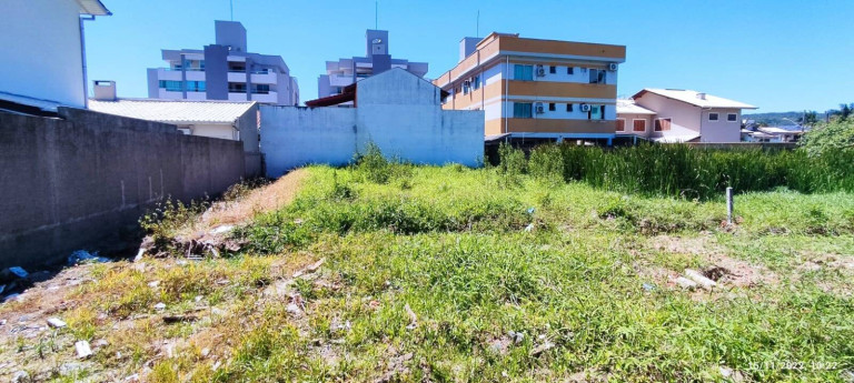Terreno à Venda, 360 m² em Bombas - Bombinhas