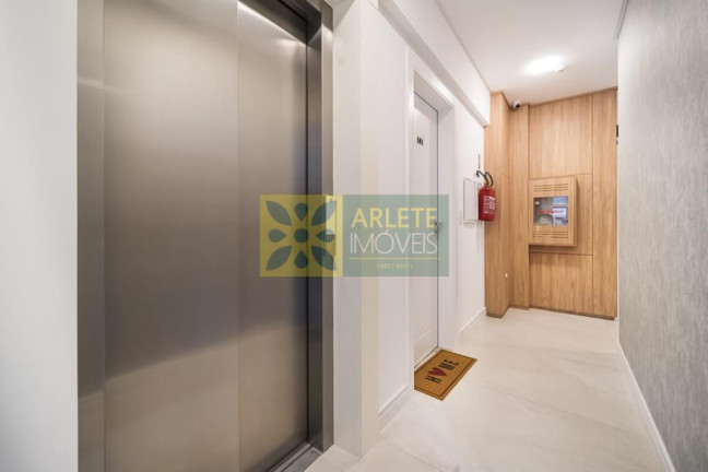Imagem Apartamento com 2 Quartos à Venda, 75 m² em Bombas - Bombinhas
