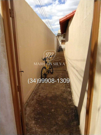 Imagem Casa com 3 Quartos à Venda, 250 m² em Santa Mônica - Uberlândia
