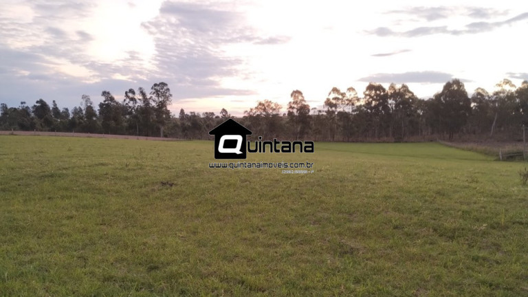 Imagem Imóvel com 3 Quartos à Venda, 660.000 m² em Fragata - Pelotas