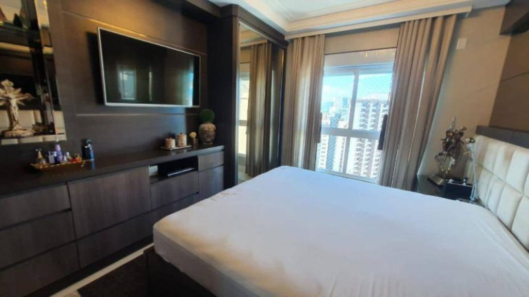 Imagem Apartamento com 4 Quartos à Venda, 326 m²