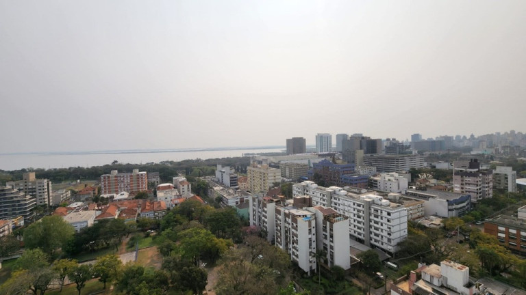 Imagem Imóvel com 3 Quartos à Venda, 206 m² em Menino Deus - Porto Alegre Imagem Imóvel com 3 Quartos à Venda, 206 m² em Menino Deus - Porto Alegre