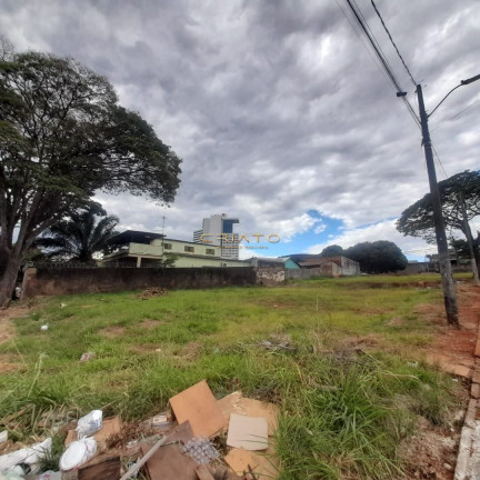 Terreno à Venda, 1.200 m² em Vila Goiás - Anápolis