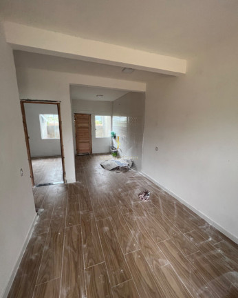Imagem Casa com 2 Quartos à Venda, 54 m² em Coroados - Guaratuba