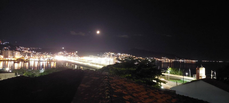 Imagem Casa à Venda, em Estreito - Florianópolis Imagem Casa à Venda, em Estreito - Florianópolis