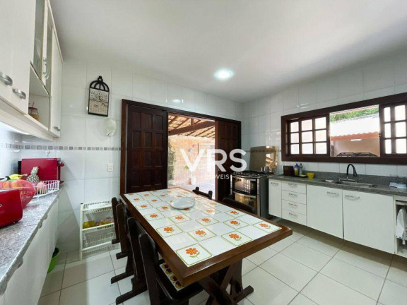 Imagem Casa com 4 Quartos à Venda, 216 m² em Cascata Do Imbuí - Teresópolis