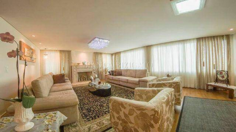 Imagem Casa com 6 Quartos à Venda, 733 m² em Vista Alegre - Curitiba