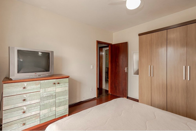 Imagem Casa com 3 Quartos à Venda, 167 m² em Vila Jardim - Porto Alegre Imagem Casa com 3 Quartos à Venda, 167 m² em Vila Jardim - Porto Alegre