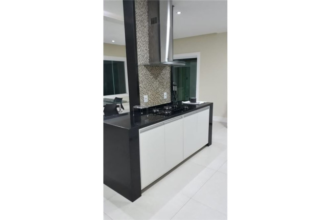 Imagem Casa com 7 Quartos à Venda, 680 m² em Praia De Guarajuba - Camaçari Imagem Casa com 7 Quartos à Venda, 680 m² em Praia De Guarajuba - Camaçari