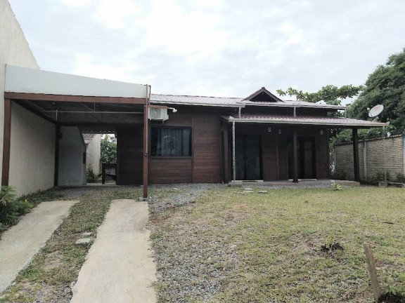 Imagem Casa com 3 Quartos para Temporada, 85 m² em Bombas - Bombinhas Imagem Casa com 3 Quartos para Temporada, 85 m² em Bombas - Bombinhas