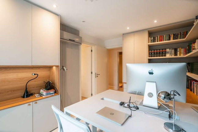 Imagem Apartamento com 3 Quartos à Venda, 271 m² em Três Figueiras - Porto Alegre