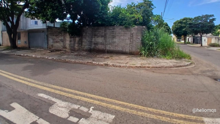 Terreno à Venda, 300 m² em Jardim São Lourenço - Campo Grande