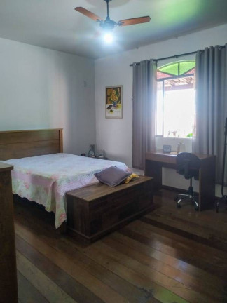 Imagem Casa com 3 Quartos à Venda, 449 m²