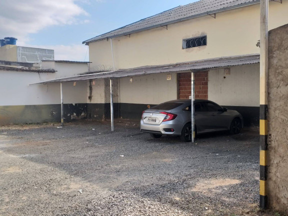 Casa com 5 Quartos à Venda, 860 m² em Brasil - Uberlândia