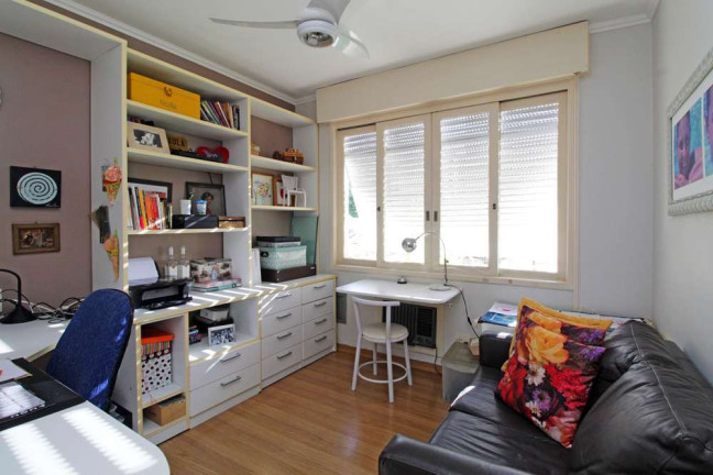 Imagem Imóvel com 3 Quartos à Venda,  em Moinhos De Vento - Porto Alegre