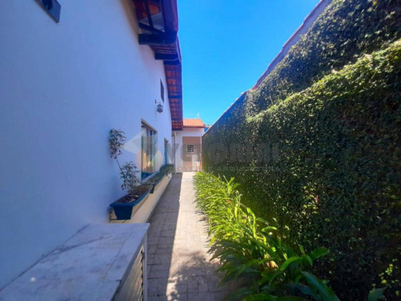 Imagem Casa com 4 Quartos à Venda, 147 m²