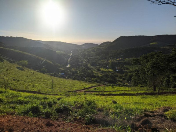 Imagem Chácara à Venda, 1.960 m² Imagem Chácara à Venda, 1.960 m²