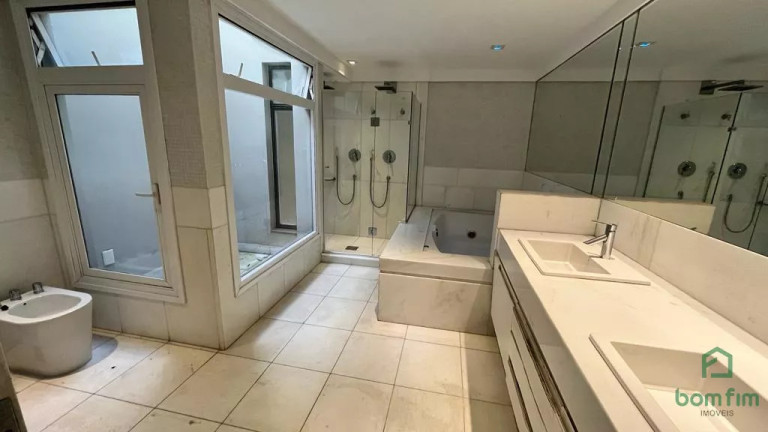 Imagem Apartamento com 3 Quartos à Venda, 325 m² em Moinhos De Vento - Porto Alegre Imagem Apartamento com 3 Quartos à Venda, 325 m² em Moinhos De Vento - Porto Alegre