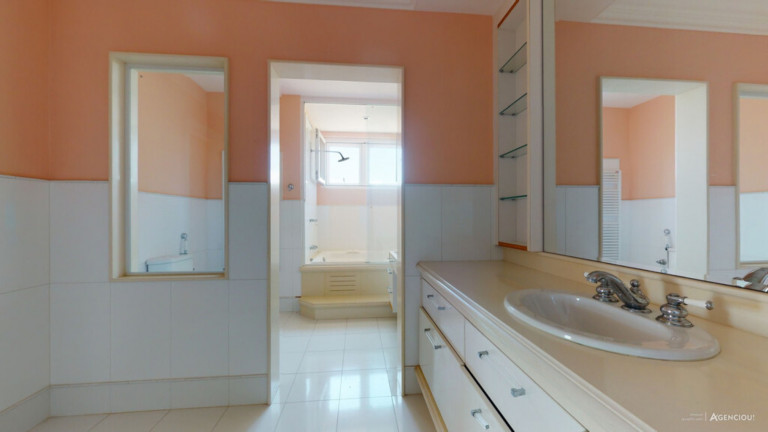 Imagem Imóvel com 10 Quartos à Venda, em Belém Novo - Porto Alegre Imagem Imóvel com 10 Quartos à Venda, em Belém Novo - Porto Alegre