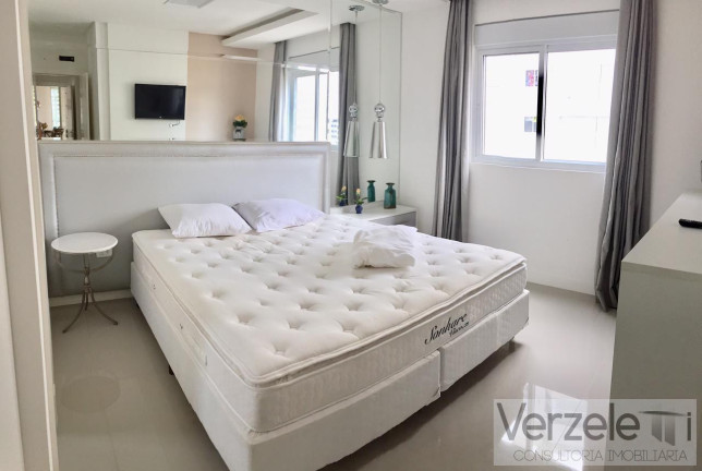 Imagem Apartamento com 3 Quartos à Venda, 130 m² em Centro - Balneário Camboriú Imagem Apartamento com 3 Quartos à Venda, 130 m² em Centro - Balneário Camboriú