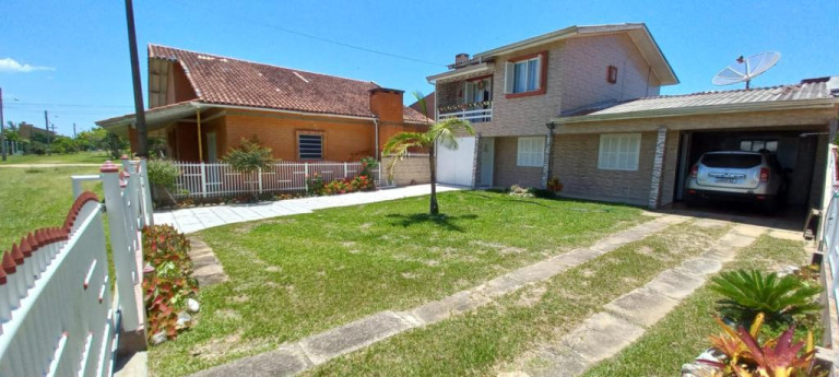 Imagem Sobrado com 5 Quartos à Venda, 240 m² em Sereia Do Mar - Arroio Do Sal Imagem Sobrado com 5 Quartos à Venda, 240 m² em Sereia Do Mar - Arroio Do Sal