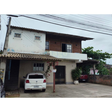 Casa à Venda, 288 m² em Monte Alegre - Camboriú