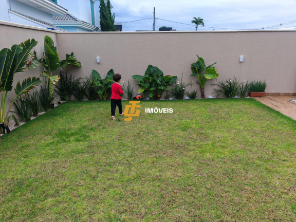 Imagem Casa com 3 Quartos à Venda, 425 m² em Caledônia - Camboriú Imagem Casa com 3 Quartos à Venda, 425 m² em Caledônia - Camboriú