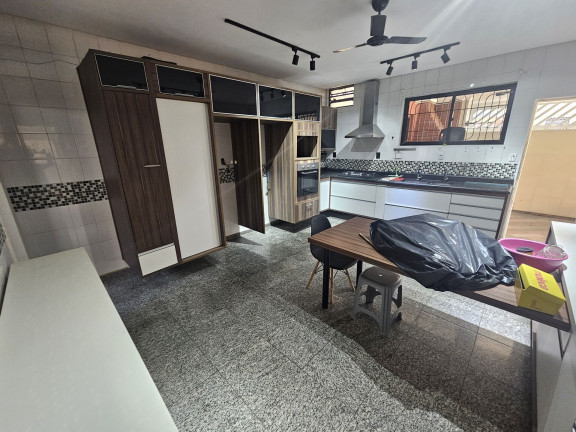 Imagem Casa com 4 Quartos para Alugar, 276 m² em Aparecida - Santos